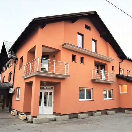 Otočac Privatni Smjestaj Most المظهر الخارجي الصورة