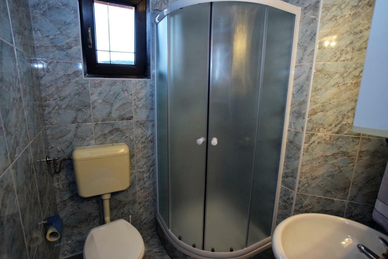 Otočac Privatni Smjestaj Most المظهر الخارجي الصورة
