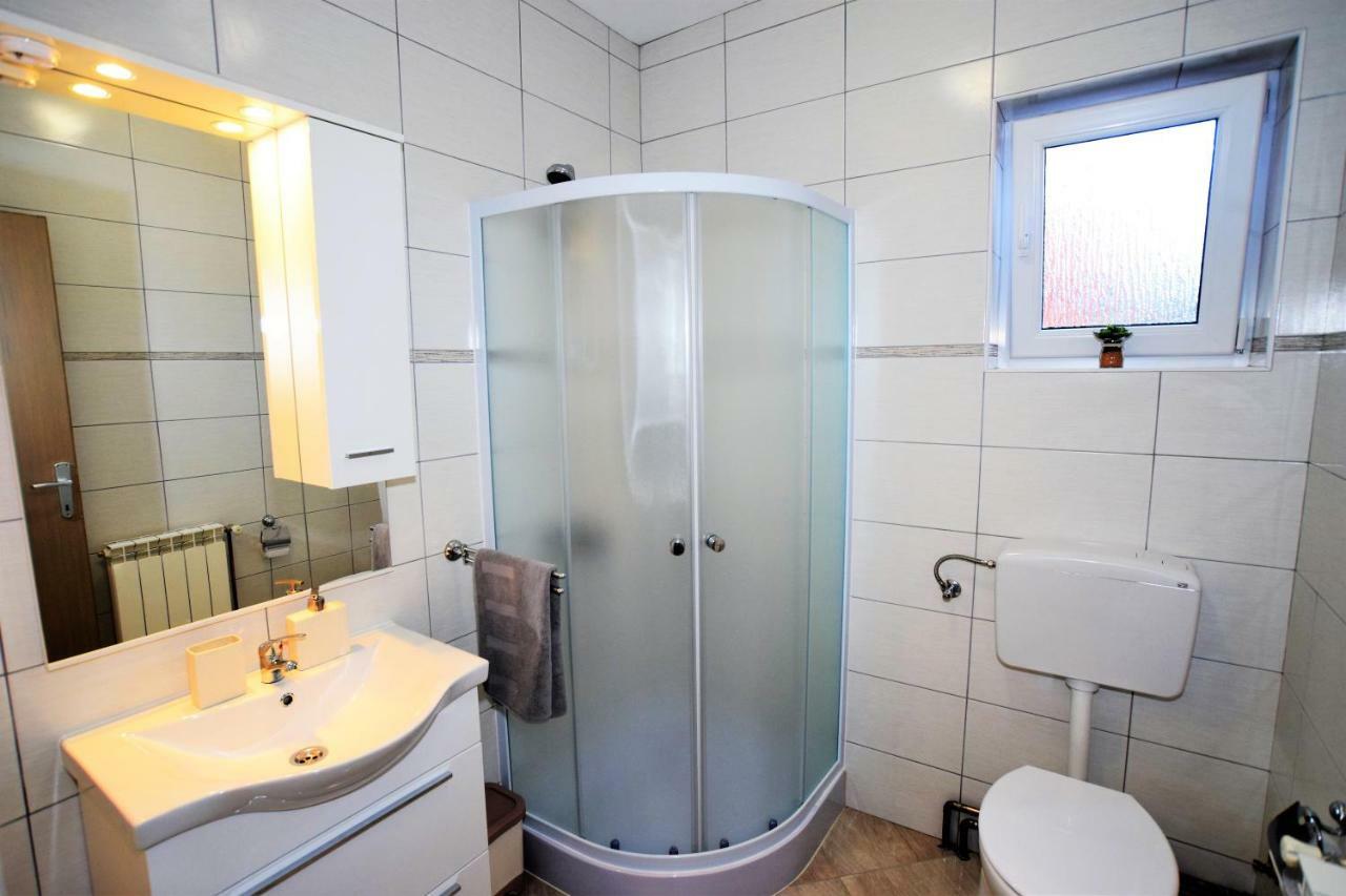 Otočac Privatni Smjestaj Most المظهر الخارجي الصورة
